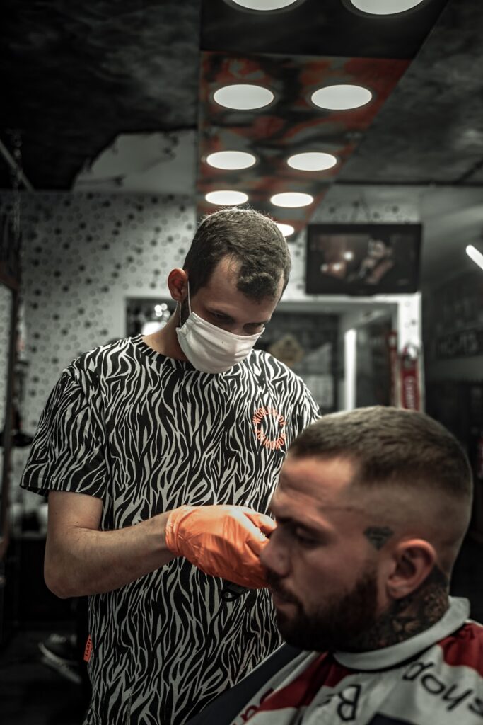 Diseño y perfilado de barba masculina